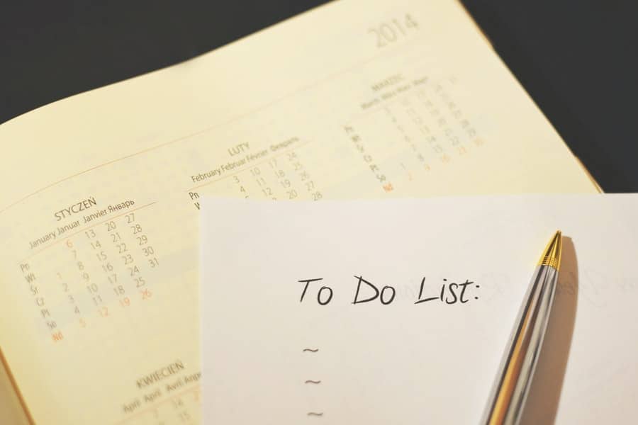 Photo of a to-do-list note and calendar