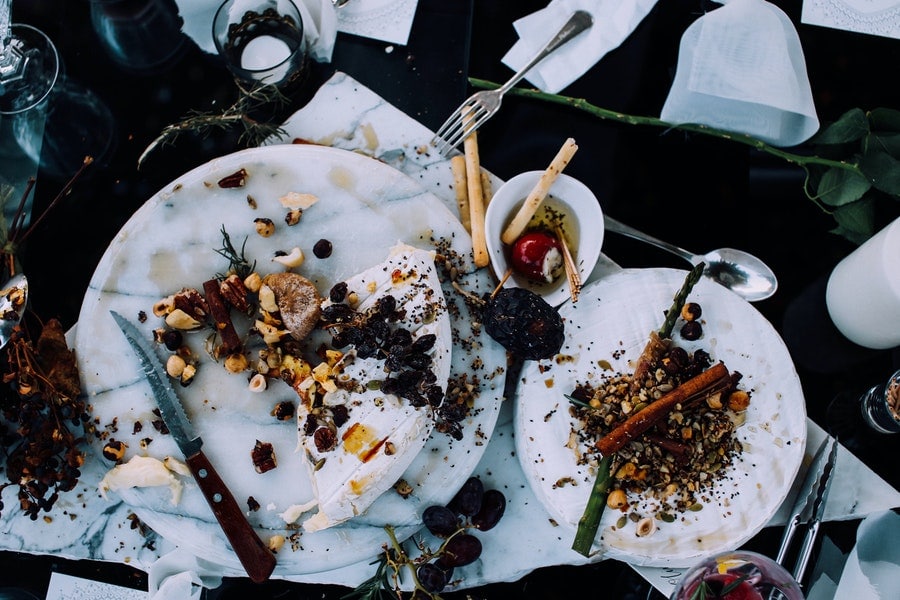 plates with leftover food